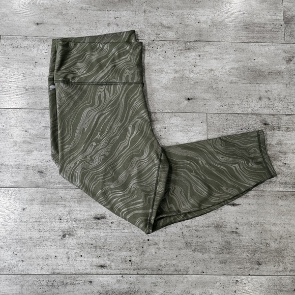 Fabletics Lisa Koshy Ranger Green 7/8 Leggings PowerHold 1x - Picture 6 of 8